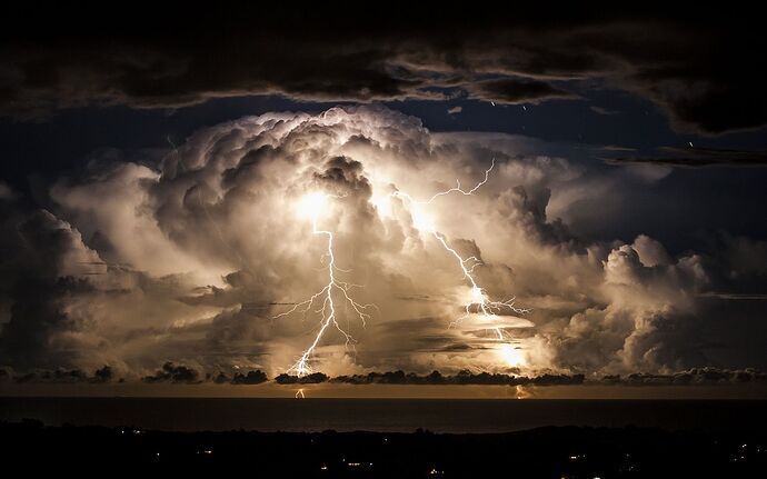 stormy-night-over-byron-bay-673747736-5c48ab2a46e0fb0001ef2e87