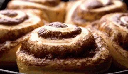 Cinnamon Bun Baking GIF - CinnamonBun Baking Hole GIFs